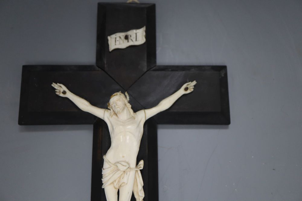 A Dieppe carved ivory crucifix, length 27.5cm